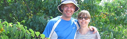 туристы Сэм и Карли из Великобритании и Австралии  16.07.11 г. выбрали южный берег Иссык-Куля