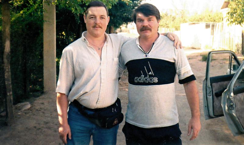 отдыхающие  семья Румынских: Владимир, Ирина, Виктория, Алматы, КЗ, 24 августа 2005 г.  - выбрали южный берег Иссык-Куля