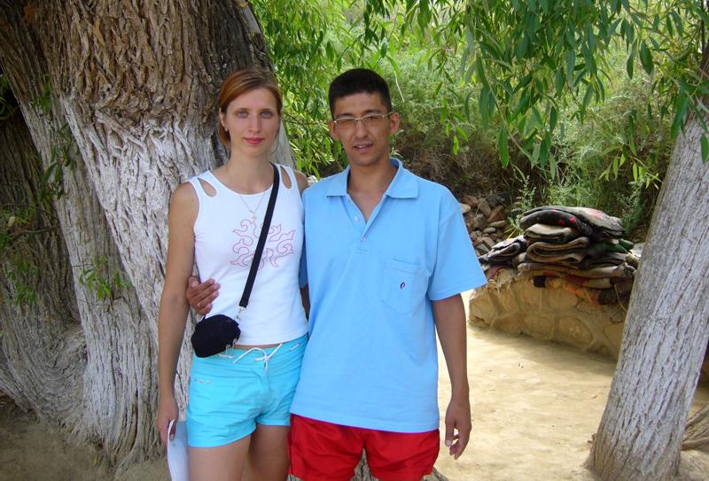 отдыхающие Жакимбаев Самат и Великанова Надежда, Томск, РФ, 6 августа 2006 г. посетили частный сектор на иссык-куле