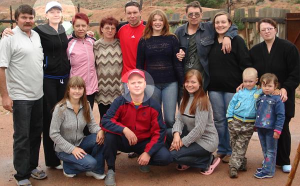 отдыхающие Мажора Алексей, Светлана, Саша, Бийск, РФ, 7 июля 2007 г.  - выбрали южный берег Иссык-Куля