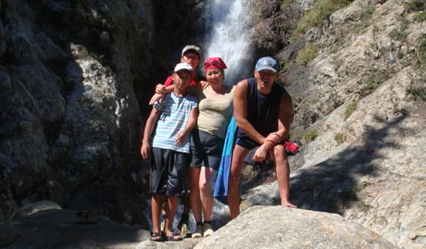 отдыхающие Анара Жалгазбаева, Атырау, КЗ, 30 июля 2008 г. посетили частный сектор на иссык-куле