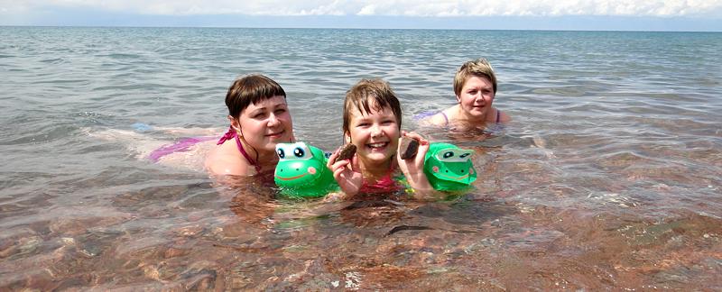 отдыхающие Семьи Ян и Мухаметдиновых, Карпинск, 28.07.11 г.  - на Иссык-Куле