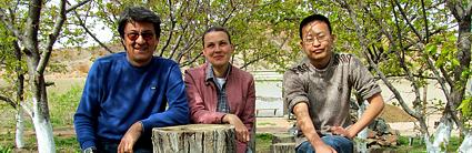 журналисты Искендер Сыдыков, Светлана Зеленская, Алексей Ким, Бишкек, Кыргызстан, 3 мая 2013 г.  - отдыхали у Веры на Иссык-Куле