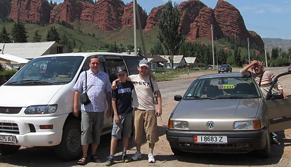 группа Посуконько Андрей, сын Олег и  Овчаренко Артем, Новосибирск - Красноярск, РФ, 10 августа 2013 г.  - отдыхали у Веры на Иссык-Куле