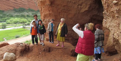 отдыхающие Рушангуль Исмаилова, Ускова Оксана, Бороздина Светлана.С., Дешкова Ольга Д. и дети, Алматы, КЗ.
  - в гостевом доме Вера