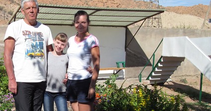 отдыхающие Тавровский Алексей, Ольга, Варя, Новокузнецк, РФ, 11 июля 2013 г.  - отдыхали у Веры на Иссык-Куле