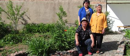 Виталий Хеай, Светлана Хегай, Людмила Тон, Зеленоград, Московской обл. 20 мая 2013 г.  - на южном берегу озера Иссык-Куль