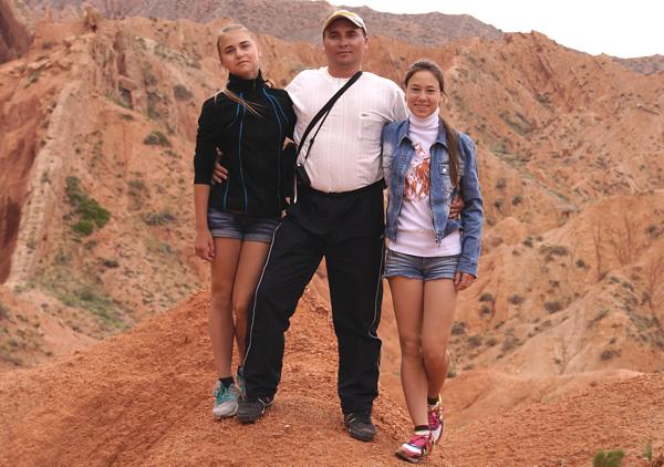 посетители Русаковы Дмитрий, Анастасия и Ксения, Архангельские Виталий и Наталья, С.-Петербург, РФ, 27 июня 2014 г. посетили частный сектор на и