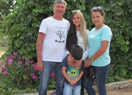 отдыхающие Ганеевы Анна, Ильдар, Диана, Рафаил, Астана, КЗ, 27 августа 2015 г.  - отдыхали у Веры на Иссык-Куле