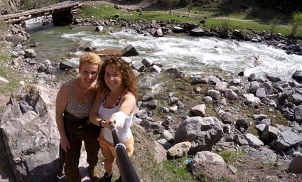 Нина Анатольевна и Александра Молодкины на Иссык-Куле