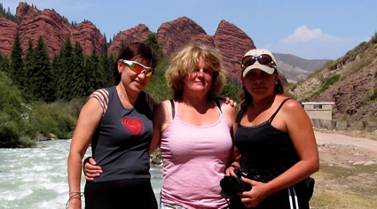 отдыхающие Саяпина Ольга, Гончарова Зоя, Одинцова Наталья, Лапина Светлана, Алматы, КЗ, 15 августа 2015 г.  - выбрали южный берег Иссык-Куля