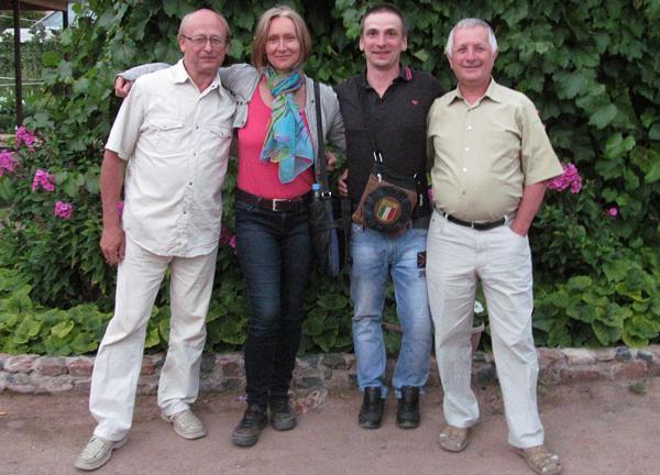 группа Александр Артемьев, Валентин Цыпкин, Артемьевы Денис, Татьяна, Ст.-Петербург, РФ, 5 августа 2016 г.  - отдыхали у Веры на Иссык-Куле