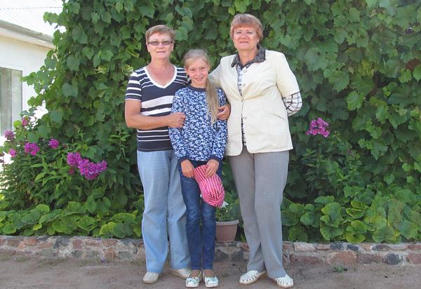 туристы Певцовы Валентина, Лера, Липатова Наталья, Москва, РФ, 4 августа 2016 г.  - на Иссык-Куле