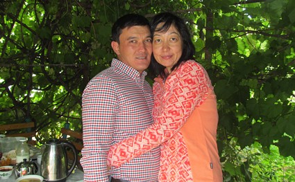 туристы Гульбахрам, Камиля, Дален,  Алматы, КЗ, 13 августа 2017 г.  - в гостевом доме Вера