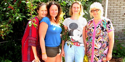 туристы Андреева Катя, Арсентьева Анастасия, Селиванова Ирина, Москва, РФ, 15 июля 2018 г.  - отдыхали у Веры на Иссык-Куле