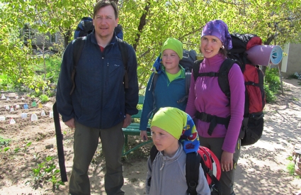 группа Верещагины Антон, Анна, дети: Миша и Лев, Новосибирск, РФ, 10 мая 2019 г.  - отдыхали у Веры на Иссык-Куле