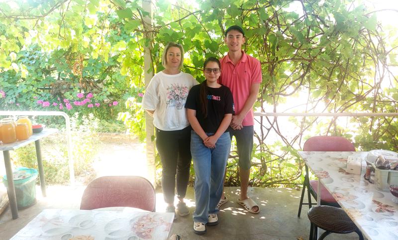 семья из Бишкека у Веры на Иссык-Куле.