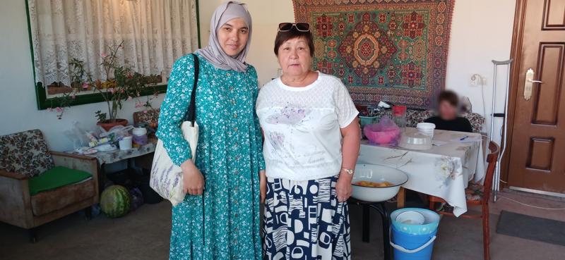 туристы Кумысканым, Махабат, Саратов, РФ, 11 августа 2025 г. посетили частный сектор на иссык-куле