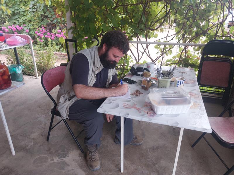 Хью у Веры в гостях.